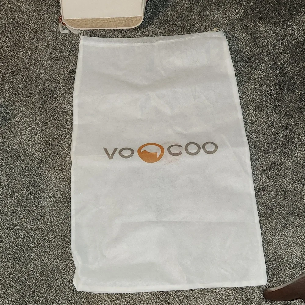 NEW, VERY NICE, NEVER USED VOOCOO Small Pet Carrier Backpack...Cat, Dog, etc.